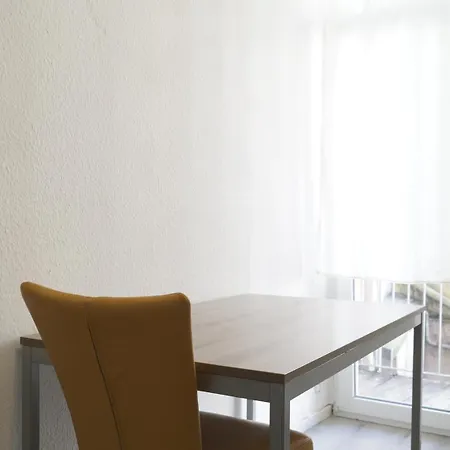 Dim Sedan Strasse 81